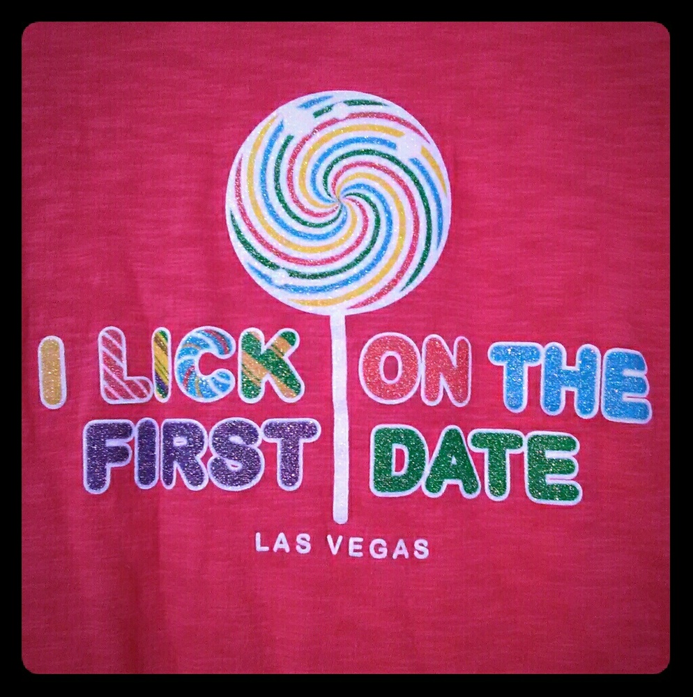 Pink "Lick" Las Vegas T-shirt size large